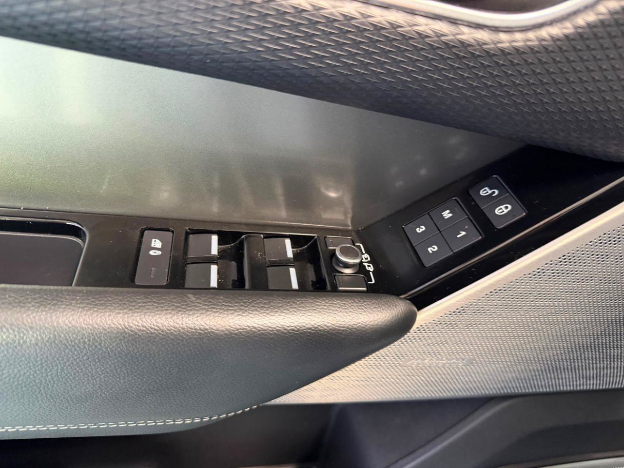 Used 2018 Land Rover Range Rover Velar S AWD/4WD image 13