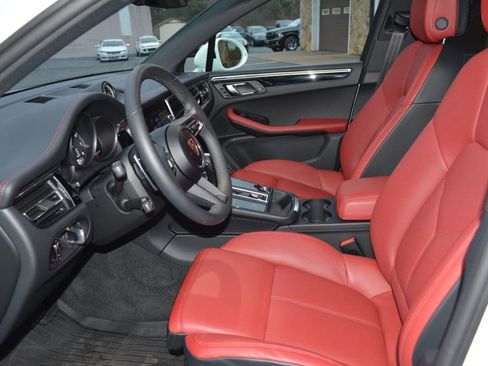 Used 2025 Porsche Macan Turbo image 13