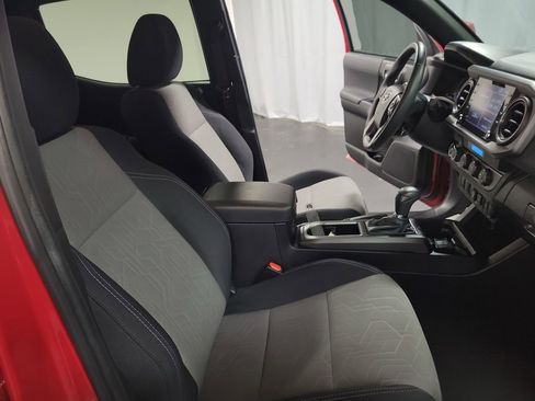 Used 2022 Toyota Tacoma TRD Sport image 22