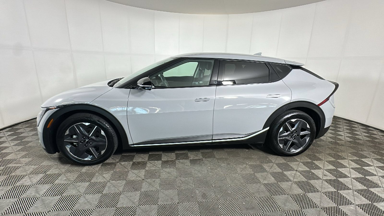 Used 2025 Kia EV6 Light AWD/4WD image 7