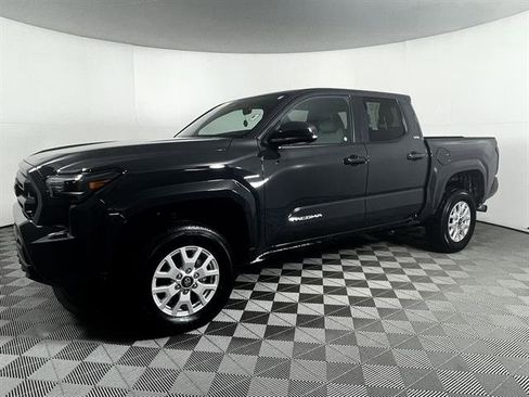 Certified 2025 Toyota Tacoma SR5 image 3
