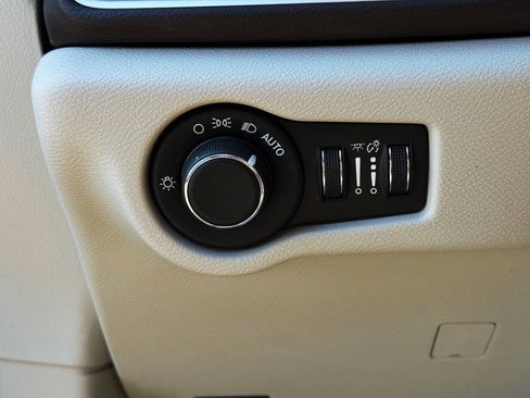 Used 2017 Chrysler Pacifica Touring image 29