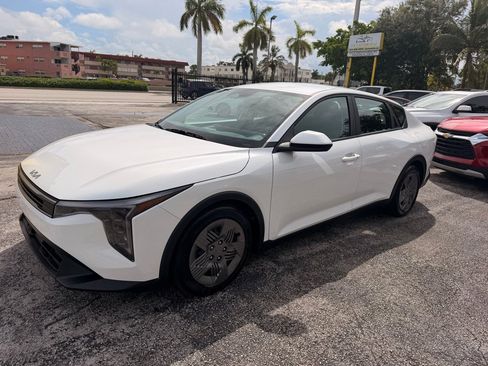 Used 2025 Kia K4 FWD image 2