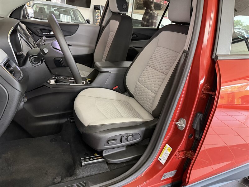 Used 2020 Chevrolet Equinox LS w/ LS Convenience Package AWD/4WD image 12