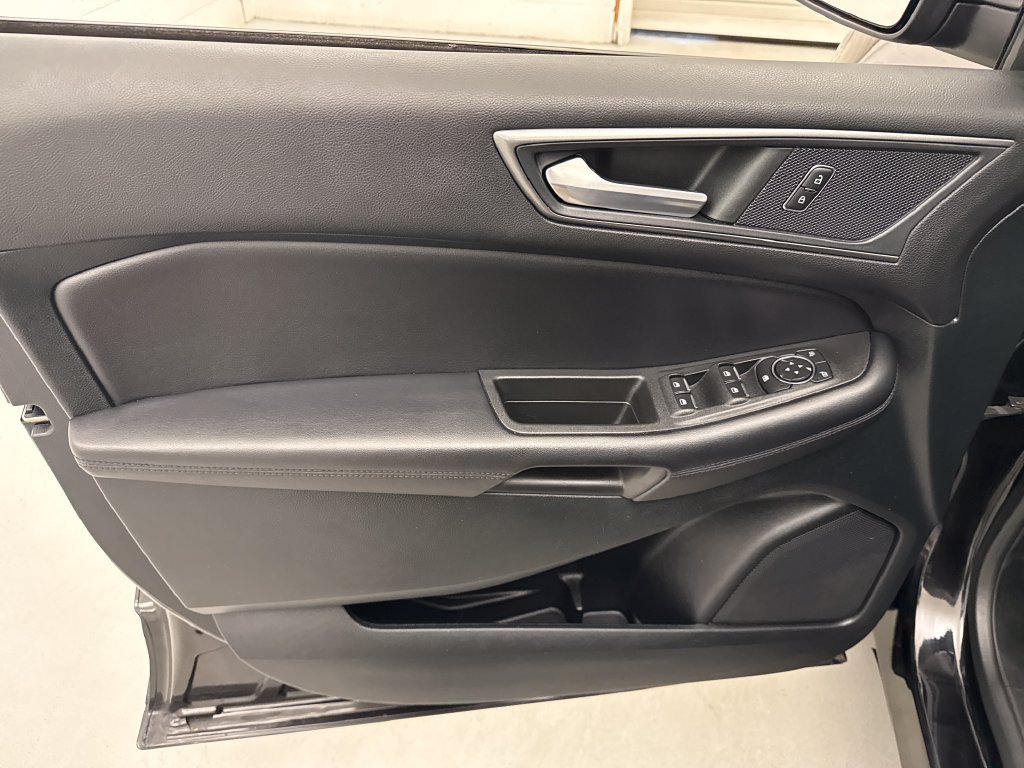 Used 2022 Ford Edge SE AWD/4WD image 13