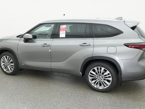 New 2026 Toyota Highlander Platinum image 39