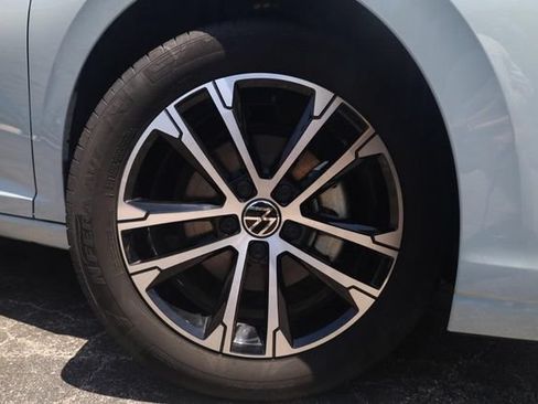 Used 2025 Volkswagen Jetta Sport FWD image 2