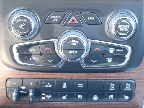 Used 2016 RAM 1500 Laramie w/ Convenience Group image 25