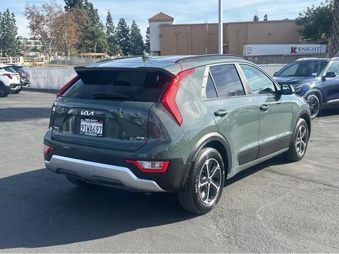 Certified 2025 Kia Niro EX image 6