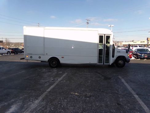 Used 2019 Ford E-450 and Econoline 450 Super Duty w/ Shuttle Bus Prep Package image 6