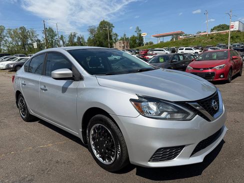 Used 2016 Nissan Sentra SV image 3