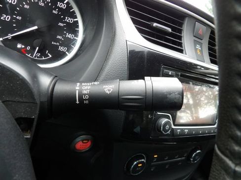 Used 2017 Nissan Sentra SV FWD image 19