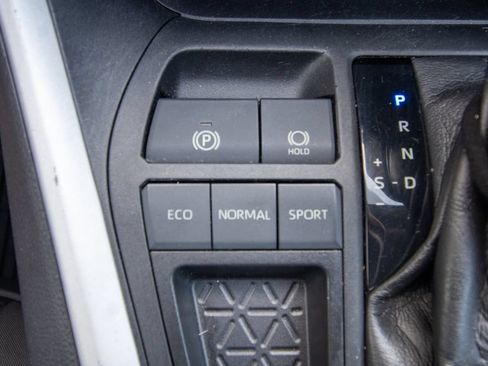 Used 2021 Toyota RAV4 XLE FWD image 29
