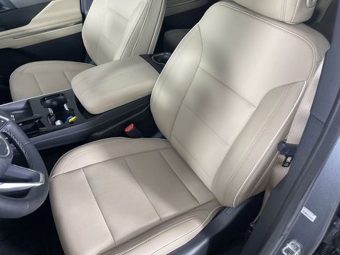 Used 2025 Buick Enclave Preferred image 19