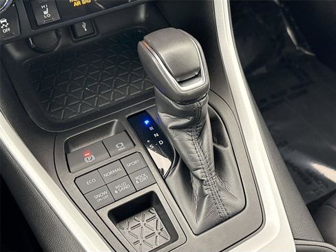 Certified 2020 Toyota RAV4 XLE Premium image 26