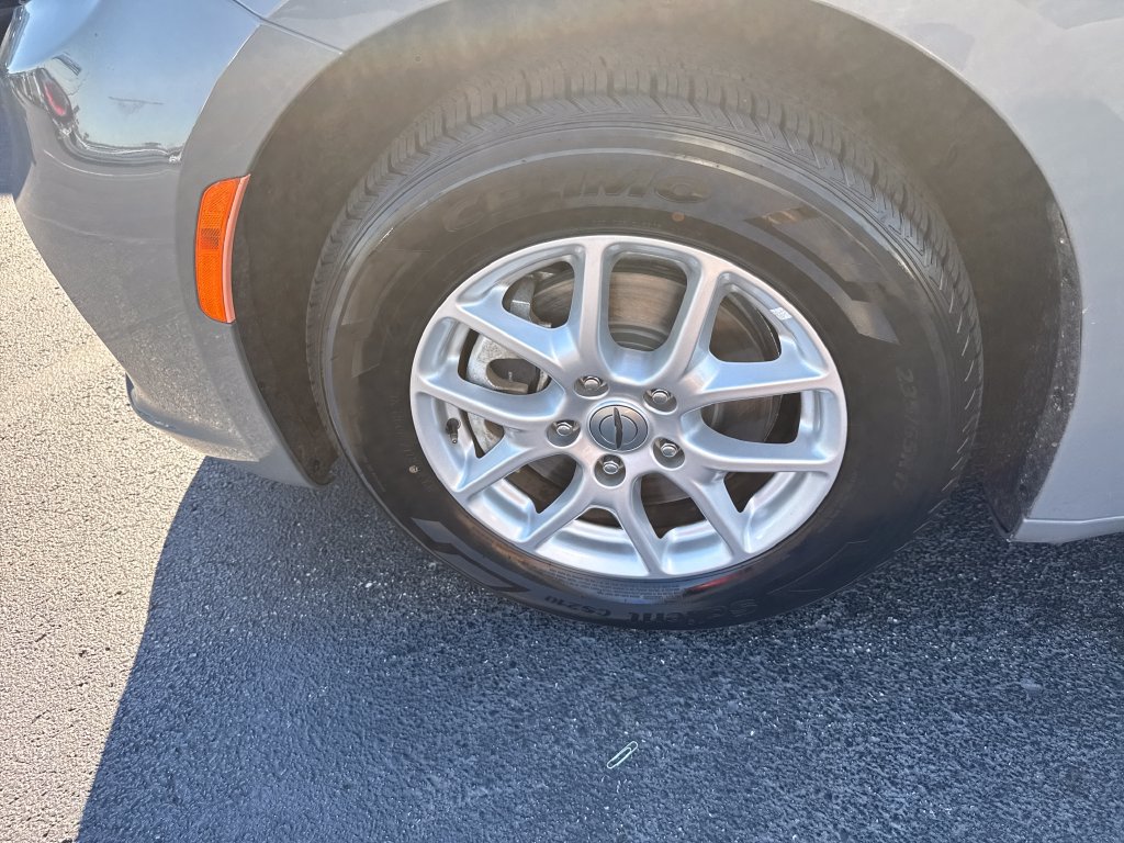 Used 2023 Chrysler Pacifica Touring-L FWD image 30