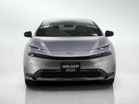 Used 2025 Toyota Prius XLE image 11