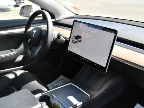 Used 2021 Tesla Model 3 Standard Range Plus RWD image 39