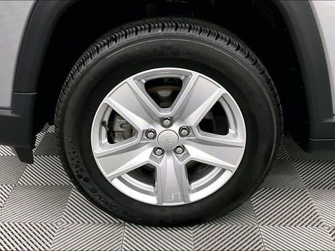 Used 2022 Jeep Compass Latitude image 10