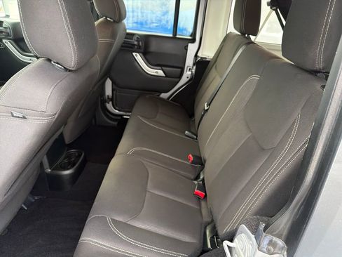 Used 2017 Jeep Wrangler Unlimited Sahara image 21