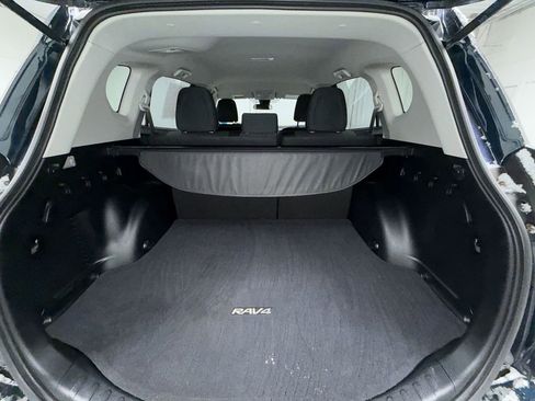 Used 2018 Toyota RAV4 LE w/ Carpet Mat Package image 16