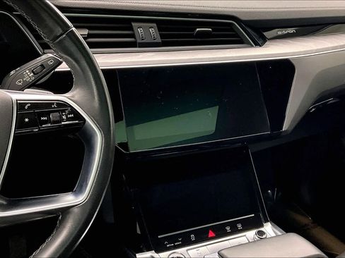 Used 2024 Audi Q8 e-tron Premium Plus w/ Premium Plus Package image 6