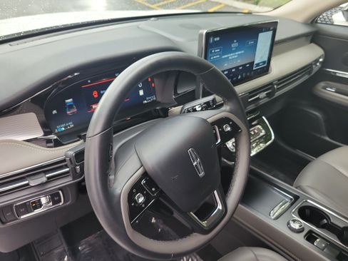 Used 2025 Lincoln Corsair FWD image 22