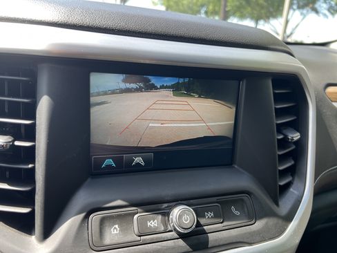 Used 2019 GMC Acadia SLE FWD image 22
