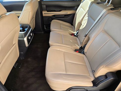 Used 2023 Ford Expedition Max XLT image 7