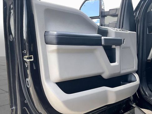 Used 2019 Ford F250 XLT w/ XLT Premium Package AWD/4WD image 21