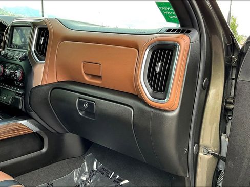 Used 2022 Chevrolet Silverado 3500 High Country w/ Technology Package image 16