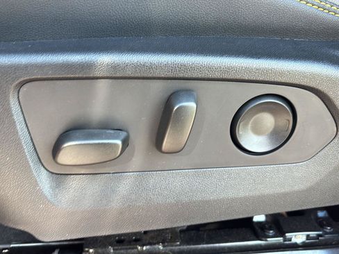 Used 2023 Chevrolet Colorado ZR2 w/ ZR2 Convenience Package III AWD/4WD image 16
