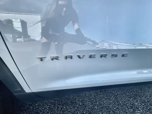 Used 2025 Chevrolet Traverse LT image 30