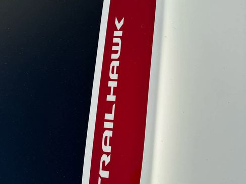 Used 2023 Jeep Compass Trailhawk image 4