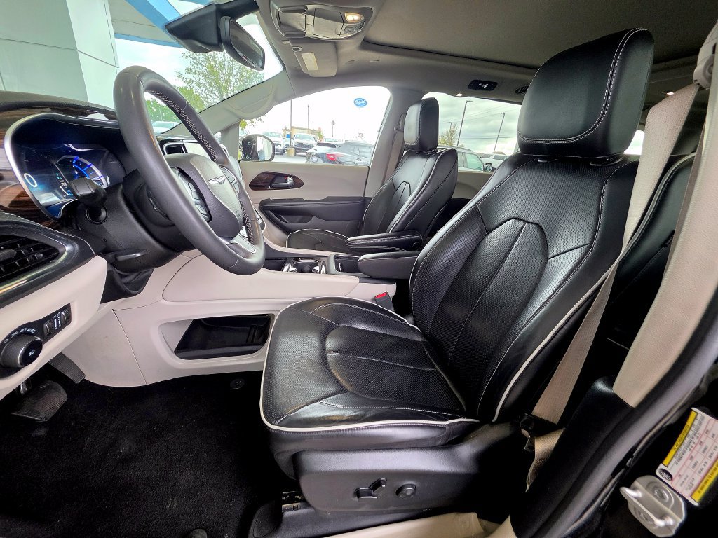 Used 2023 Chrysler Pacifica Limited FWD image 22