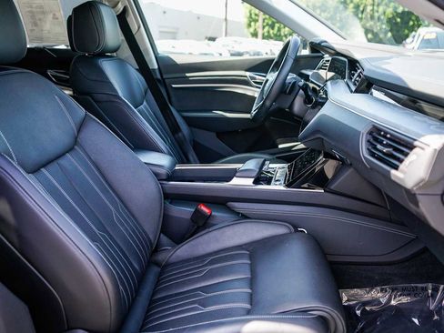 Used 2022 Audi e-tron Prestige w/ Prestige Package image 16