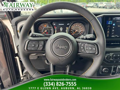 Used 2024 Jeep Wrangler Unlimited Sport AWD/4WD image 18