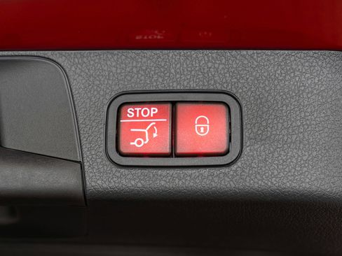 New 2026 Mercedes-Benz GLB 250 4MATIC image 35