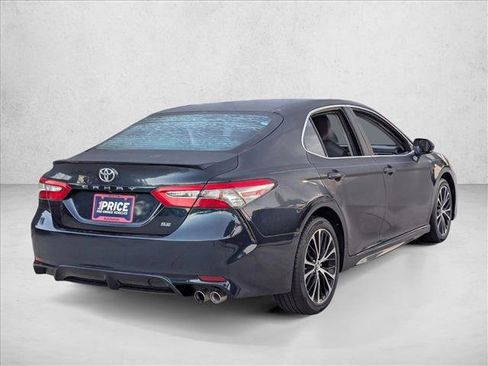 Used 2018 Toyota Camry SE image 5
