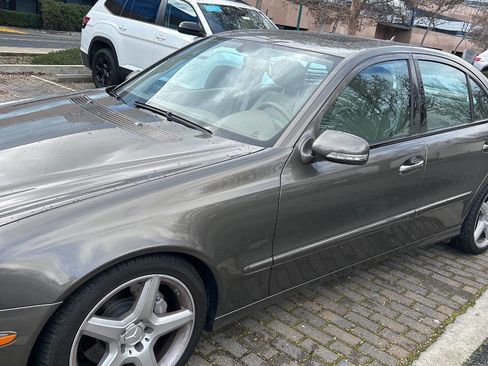 Used 2009 Mercedes-Benz E 350 Sedan image 22