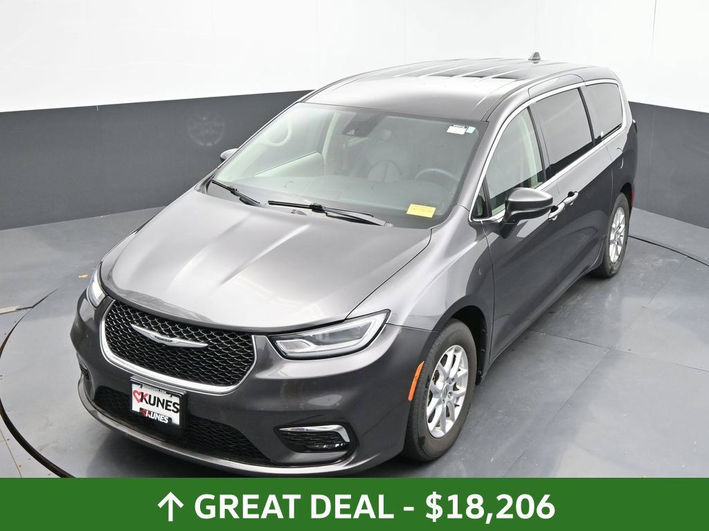 Used 2023 Chrysler Pacifica Touring-L FWD image 36