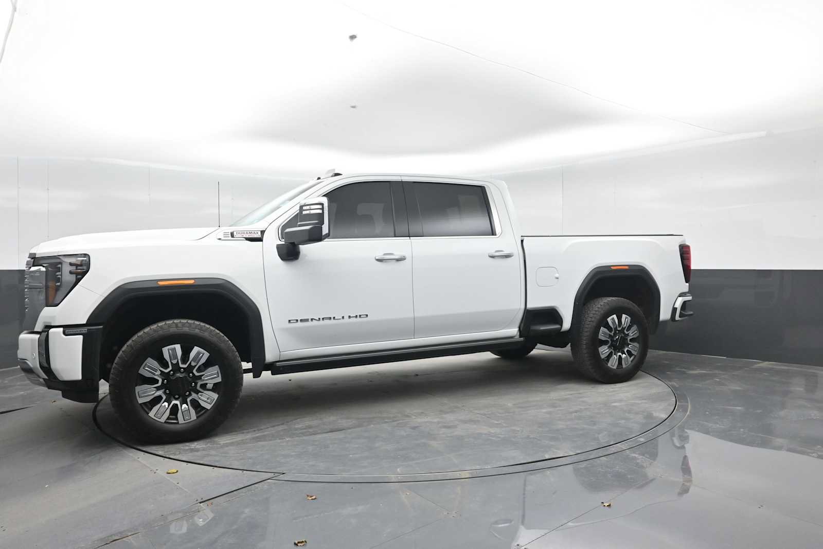 Used 2024 GMC Sierra 2500 Denali w/ Denali Reserve Package AWD/4WD image 3