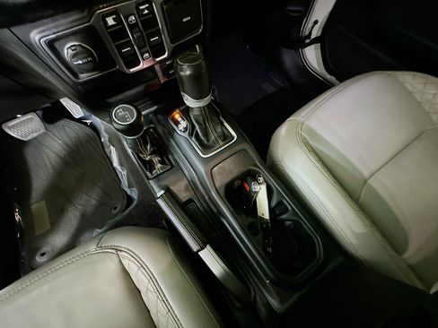 Used 2022 Jeep Gladiator Overland AWD/4WD image 22
