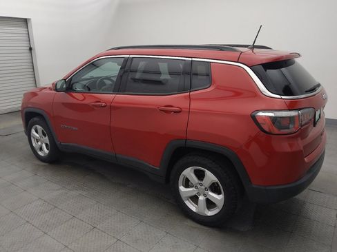 Used 2018 Jeep Compass Latitude w/ Cold Weather Group FWD image 3