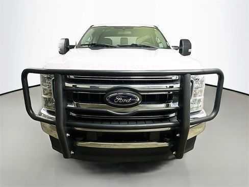 Used 2022 Ford F250 XLT image 2