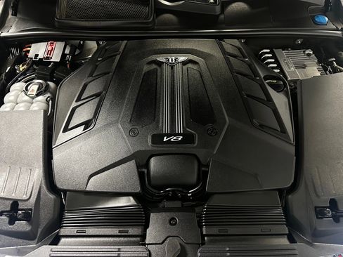 Used 2019 Bentley Bentayga V8 Sport Utility 4D image 33