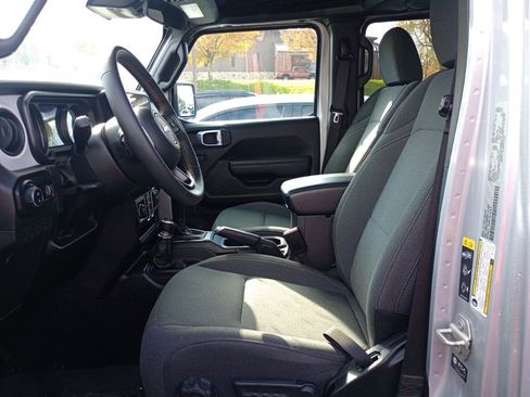 Used 2024 Jeep Gladiator Sport image 18