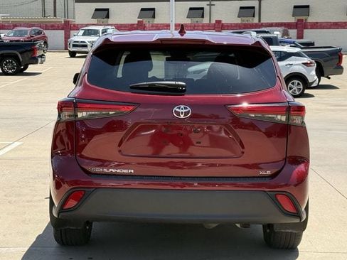 Used 2023 Toyota Highlander XLE FWD image 5