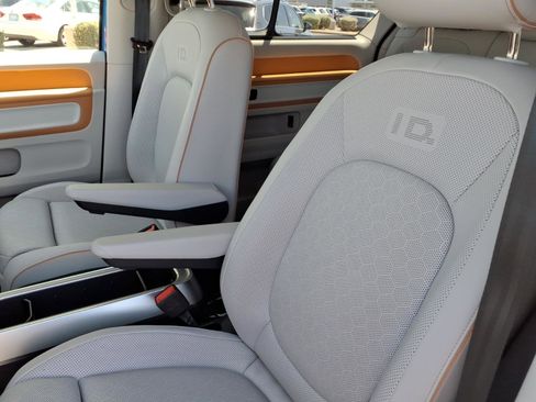 Certified 2025 Volkswagen ID. Buzz Pro S Plus RWD image 23