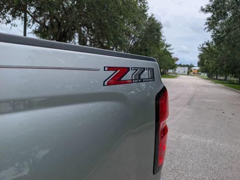 Used 2018 Chevrolet Silverado 1500 LT w/ All Star Edition AWD/4WD image 11